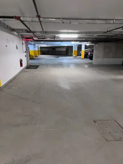 Stationnement intérieur avec espace de stockage des pneus. 130$/mois. Situé au 3701 ch de chambly. L...