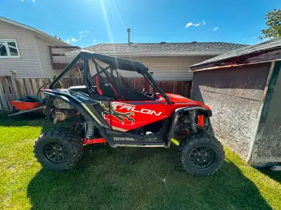 Bought brand new and barely used. A couple of scratches but it is in absolutely great shape. Has man...