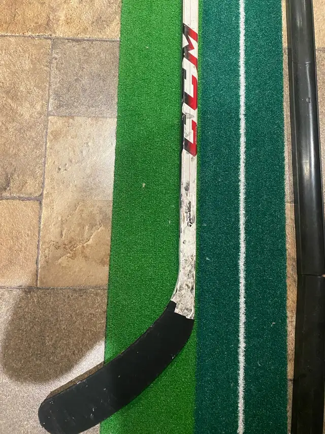 Left Handed Hockey stick CCM RBZ Custom 01 Nugent-Hopkins 64” in Hockey in Hamilton - Image 3