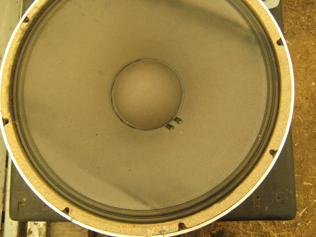 reduced Jbl 2220h 15" mid or low speakers in Pro Audio & Recording Equipment in Regina - Image 2