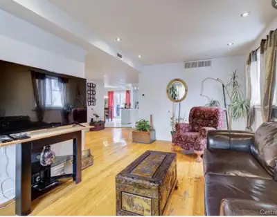 Grand condo 4  1/2 avec Jardin privé, beau et spacieux à louer.