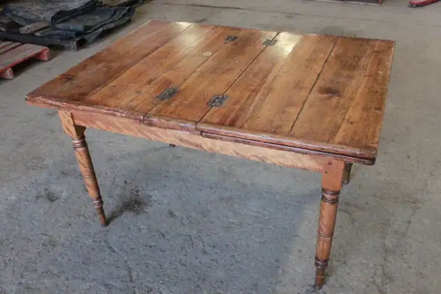 Butterfly Table in Dining Tables & Sets in Kitchener / Waterloo - Image 2