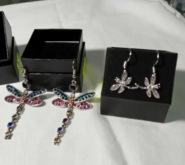 Silver Gold Gems Designed Insect Earrings in Jewellery & Watches in Kelowna - Image 4
