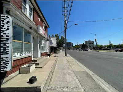 One Of The Busiest Streets In Mississauga With Opportunity To Place Marketing And Signage Along Dund...