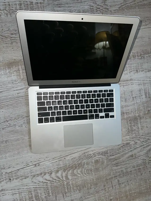 Macbook Air (2017) in Laptops in Kingston - Image 3