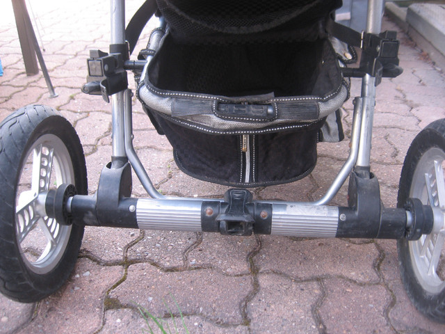Valco Baby Stroller 'RunAbout' model in Strollers, Carriers & Car Seats in Banff / Canmore - Image 2