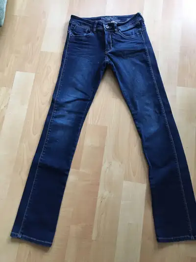 Parasuco jeans Legend Ruby Fit $20 size 26 slim leg mid-waist, View more