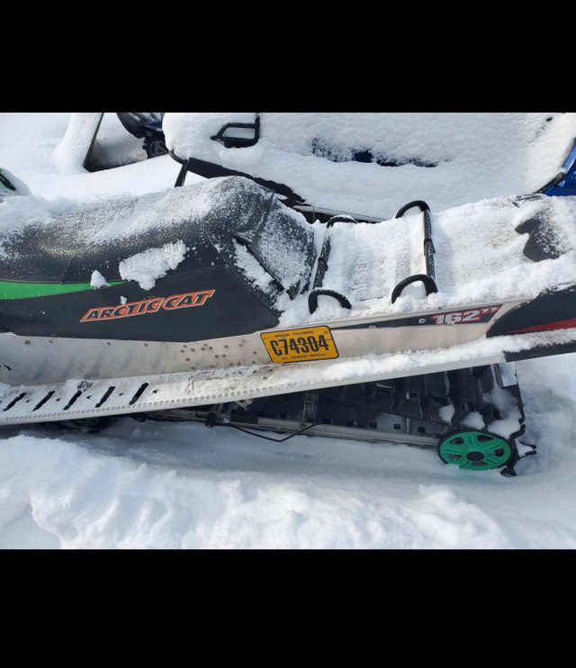 2005 Arctic Cat M7 EFI 162 Powderclaw track in Snowmobiles in Terrace - Image 2