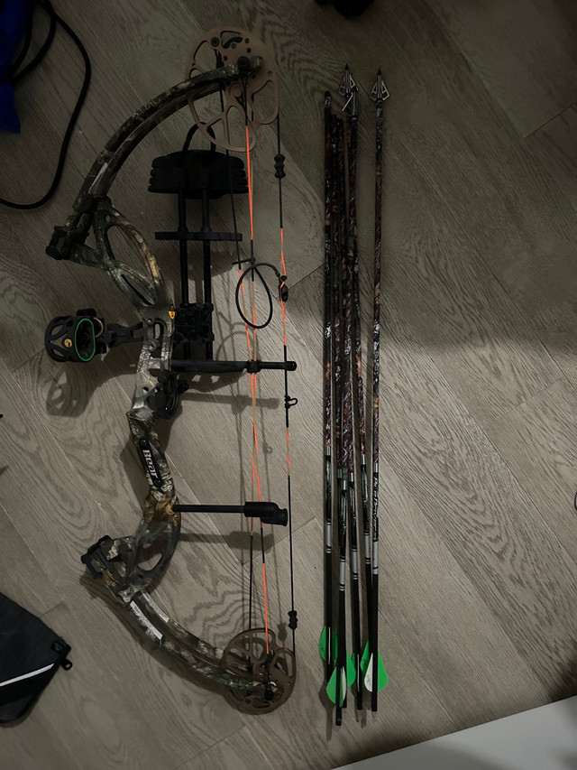 Bear Cruzer G2 bow + 6 arrows, 3 broadheads in Fishing, Camping & Outdoors in Windsor Region