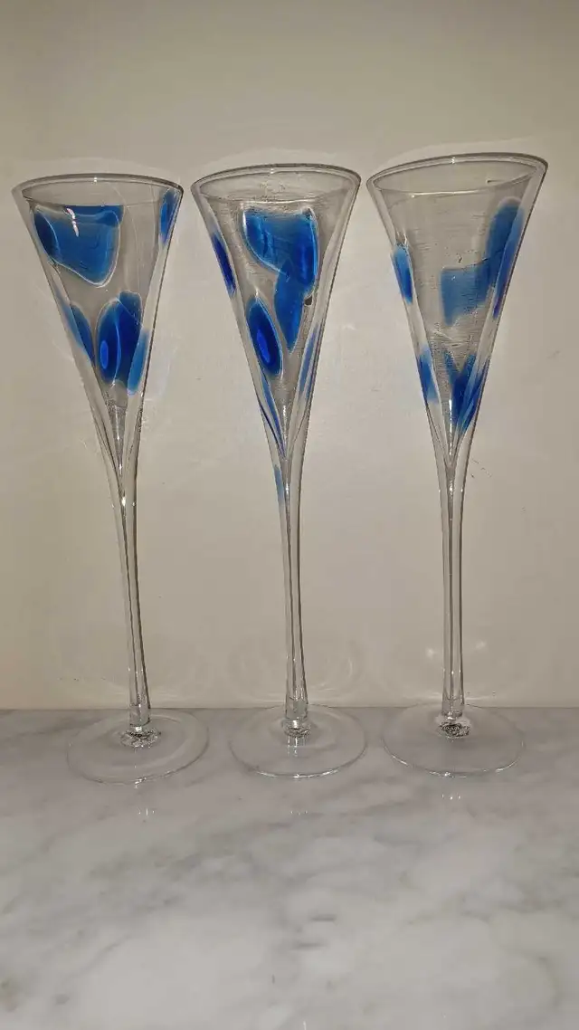 11"T Set of 3 Clear Glass Champagne Flutes Cobalt Blue Confetti in Kitchen & Dining Wares in Calgary - Image 2