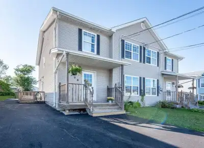 3 bedrooms and 1.5 washroom semi detached  in Eastern Passag