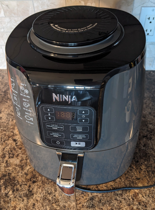 Ninja 4 Qt (3.8L) Air Fryer - Excellent Used Condition $80 OBO  in Microwaves & Cookers in Norfolk County - Image 2