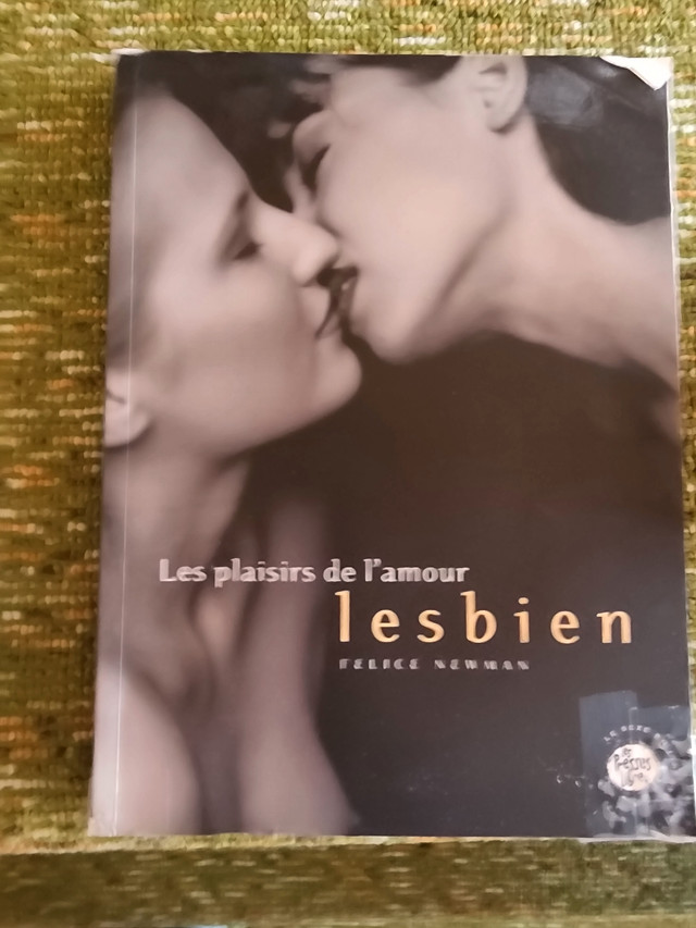 Livre "Les plaisirs de l'amour lesbien" dans Manuels  à Thetford Mines