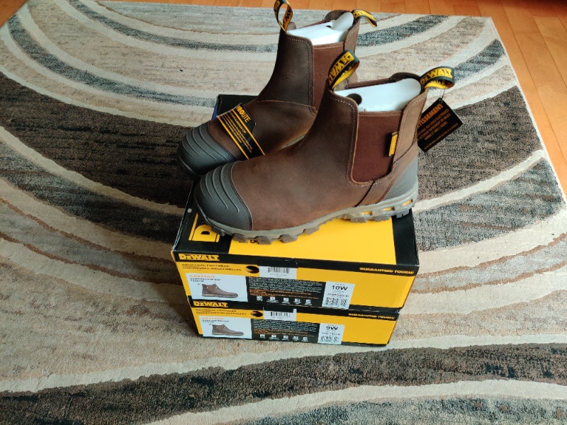 Brand new Dewalt Alum. toe, composite plate work boots, size 9 Men's