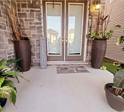 4bedroms and 3.5 bathrooms,kitchen and dinning rooms and seating rooms,have balconies, no basement,2...