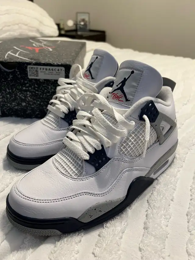 Jordan 4 Midnight Navy in Men's Shoes in Oshawa / Durham Region - Image 2