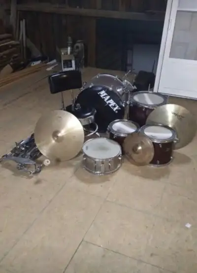 Wanted old broken used drums, Looking to piece together a drum set, Willing to look at anything, Sen...