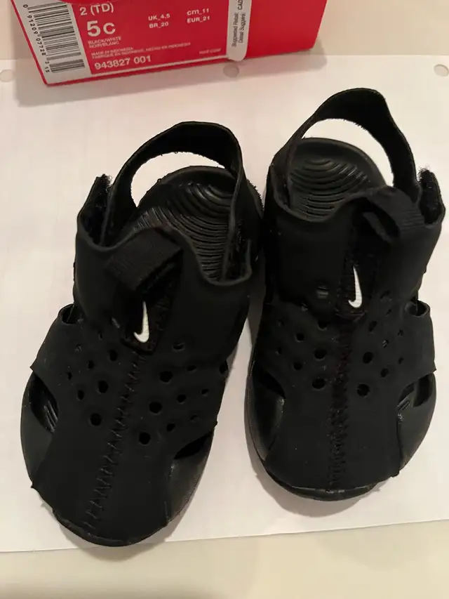Nike Sunray Sandals in Kids & Youth in Markham / York Region - Image 3