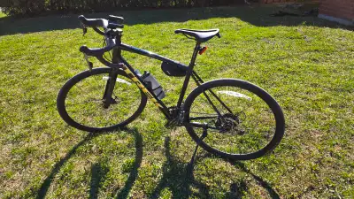 Very good condition, great road bike with original pieces Size 56 Included: Continental Gatorskin ti...
