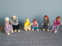 6 - People Figurines Family