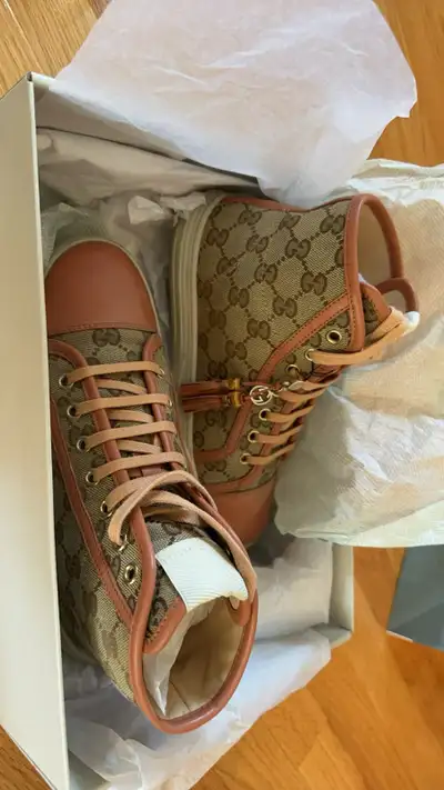 95% New Gucci Sneakers size 7, View more