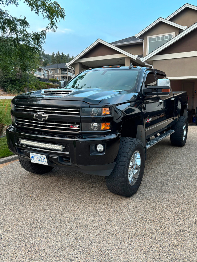 2017 LTZ Chevy 3500 in Cars & Trucks in Kelowna - Image 2