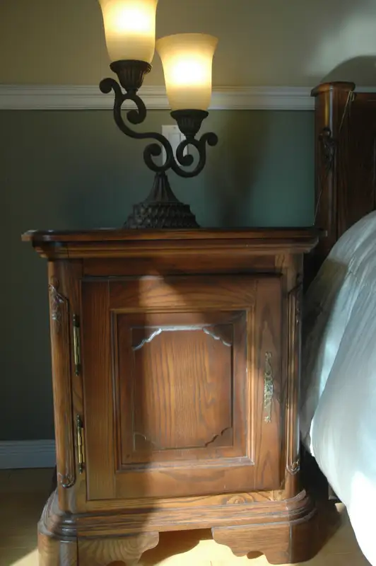 Mobilier chambre à coucher style Antique Provençal 100% Frêne in Other in Drummondville - Image 8