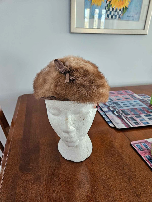 Vintage Fur Hats in Arts & Collectibles in Annapolis Valley - Image 2