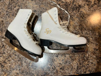 Woman’s Ice Skates, Size 8