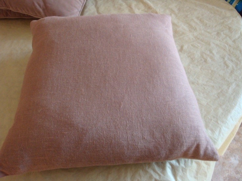 BIG FLUFFY FEATHER TOSS PILLOW 18 X 16 P/U QUEENSLAND SE Couches