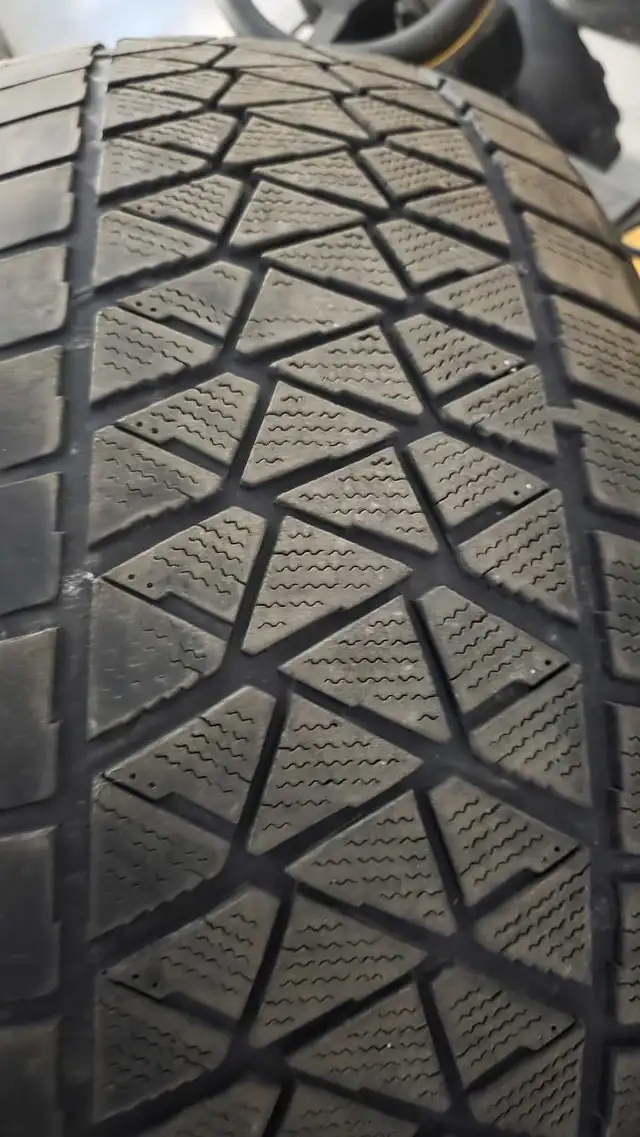 snow tires 265/45 R20 Bridgestone blizzak in Tires & Rims in Mississauga / Peel Region - Image 3