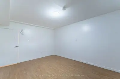 Studio, 1 Bathroom Apt For Rent.