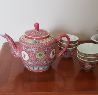 Tea pot and cups