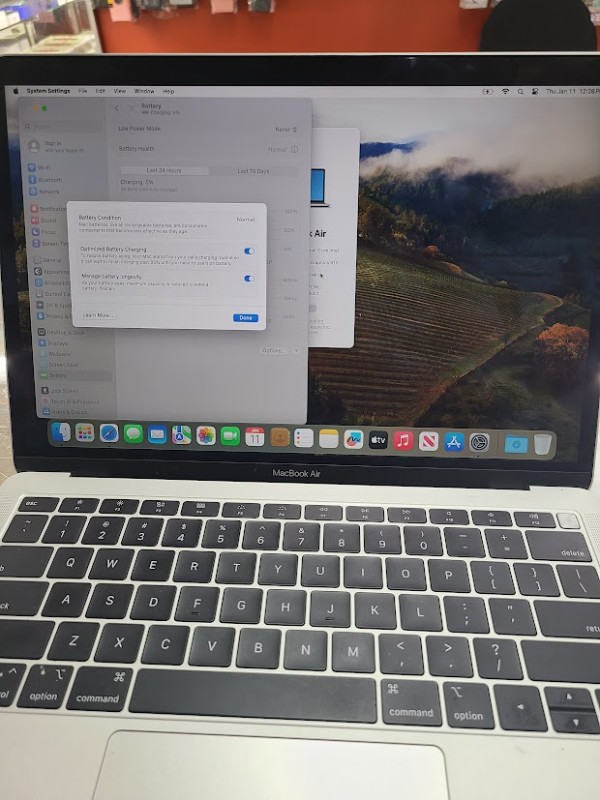 Apple MacBook Air (Retina, 13-inch, 2018) in Very Good Condition dans Portables  à Ville de Toronto - Image 3