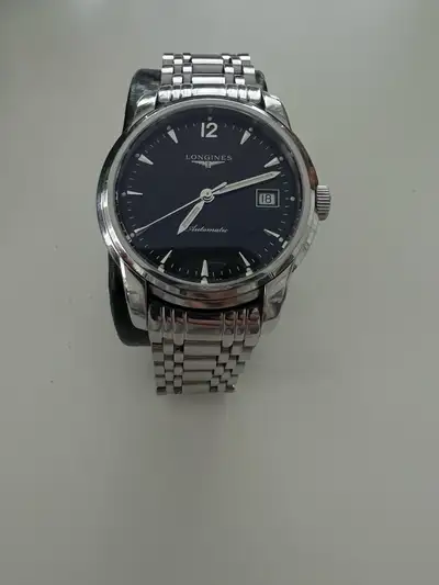 Self-winding mechanical movement beating. water resistant -3 bar Glass : Scratch-resistant sapphire...