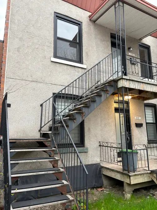 Appartement propre et bien entretenu. Près du centre-ville. Électroménager inclus, peuvent être reti...