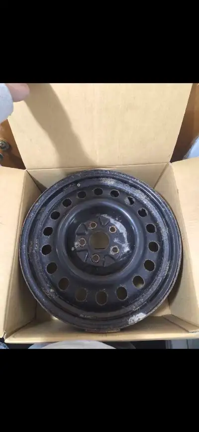 Rims 17 pouces en bon état vien avec les boites etait sur toyota rav4 2021