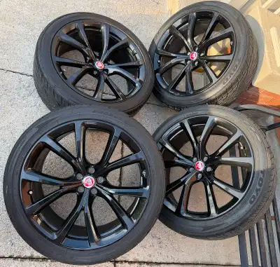 For sale is a set of genuine/OEM Jaguar SVR 22 Inch rims. They’re forged as opposed to cast, hence t...