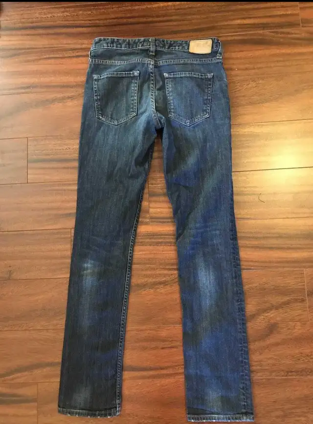 H&M girls 13/14Y straight leg jeans - blue medium wash denim in Kids & Youth in Oshawa / Durham Region - Image 3