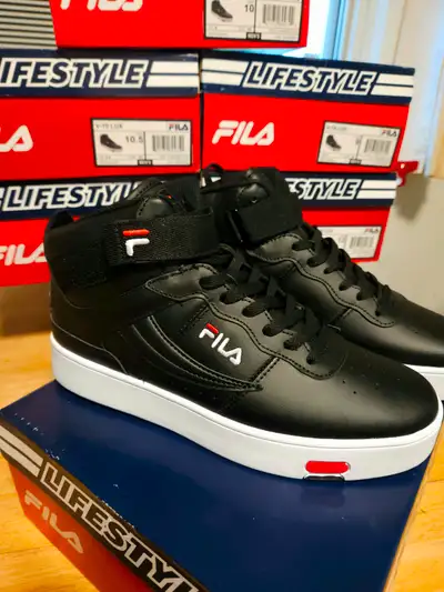 NEW MENS FILA SHOES.(AUTHENTIC)( IN BOX) $70 IM A HONEST SELLER . MENS SIZE AVAILABLE )(8.5)(9)(9.5)...