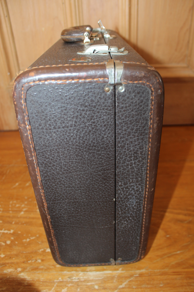 Vintage Small McBrine Suitcase in Arts & Collectibles in London - Image 6