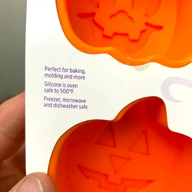 Pumpkin Treat Pan Silicone Baking Mold Halloween Bakeware Wilton in Kitchen & Dining Wares in Calgary - Image 8
