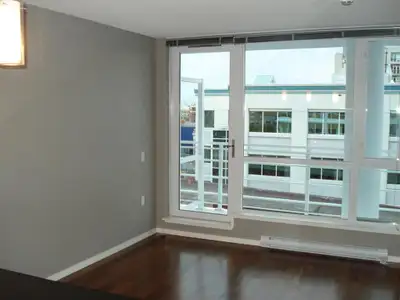 500 sq ft. open floor plan with floor to ceiling windows Close to many great coffee shops and restau...