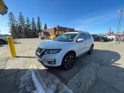 202 Nissan Rogue in excellent condition 