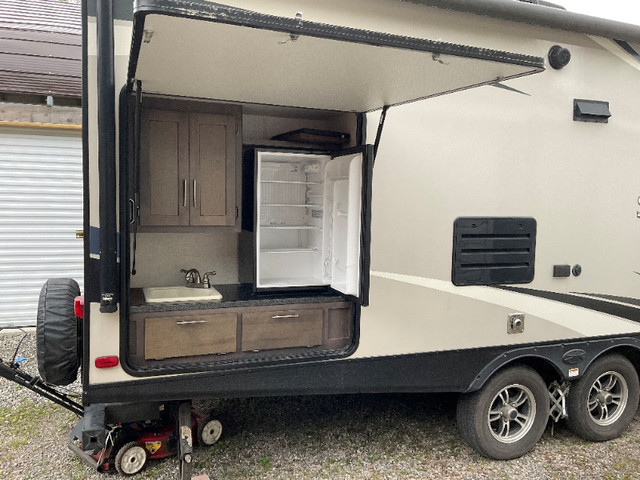 2018 CROSSROADS SUNSET TRAIL SUPER LITE 254RB in Travel Trailers & Campers in Sault Ste. Marie - Image 2