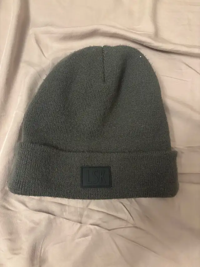 Winter Hat/Beanie  in Men's in Oakville / Halton Region - Image 2
