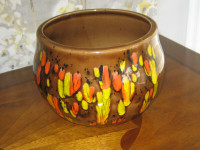 Jardinière en céramique artisanale ,brune et couleurs vives.