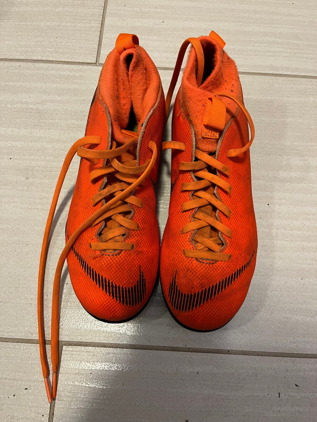nike mercurial size 4 soccer shoes in Soccer in St. Catharines