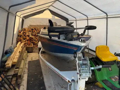 Boat sale 16’7” 2000 princecraft 1999 40hp Evinrude 4stroke 2000 6hp Evinrude 4 stroke kicker Minkot...