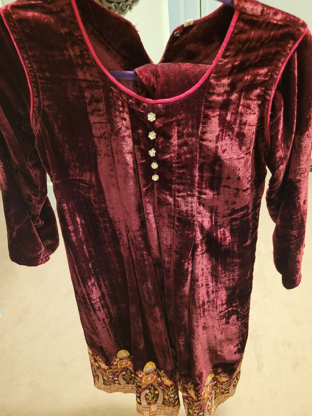 Girls and women. Gently used shalwar suit in Women's - Dresses & Skirts in La Ronge - Image 4